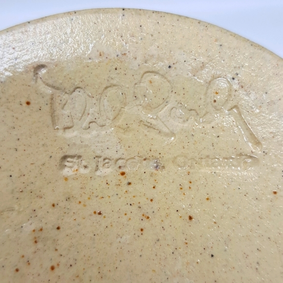 Signed studio art pottery vase with handle made in St Jacobs Ontario - Picture 7 of 8